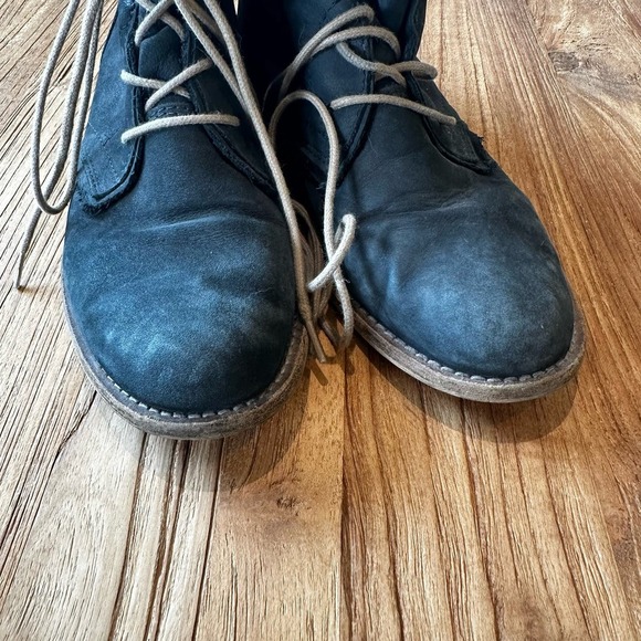 Steve Madden Soluri Women’s Distressed Washed Black Leather Tie Up Booties - Picture 11 of 11